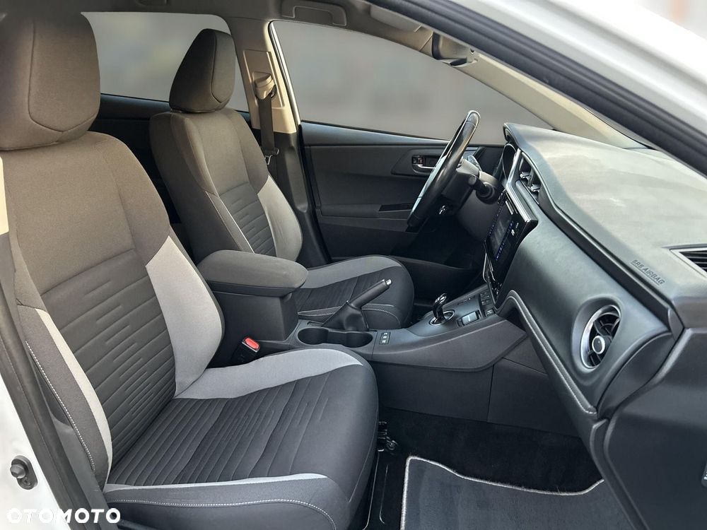 Toyota Auris Hybrid 135 Premium - 10