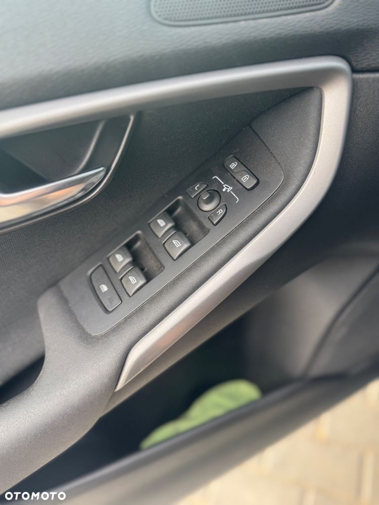 Volvo V40 D3 R-Design - 8