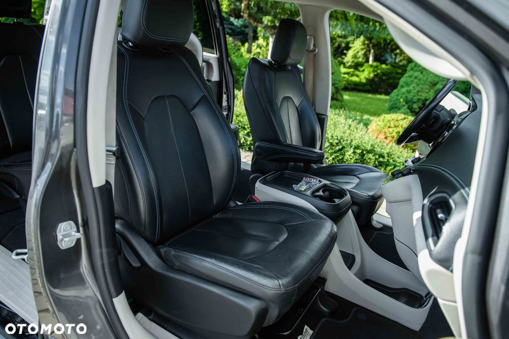 Chrysler Pacifica - 10