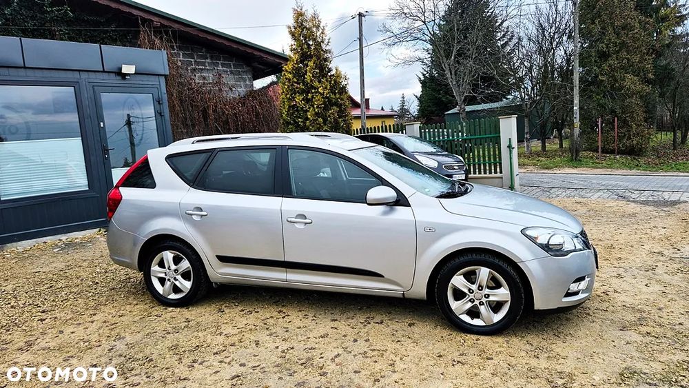 Kia Ceed 1.4 CVVT Dream-Team Edition - 10
