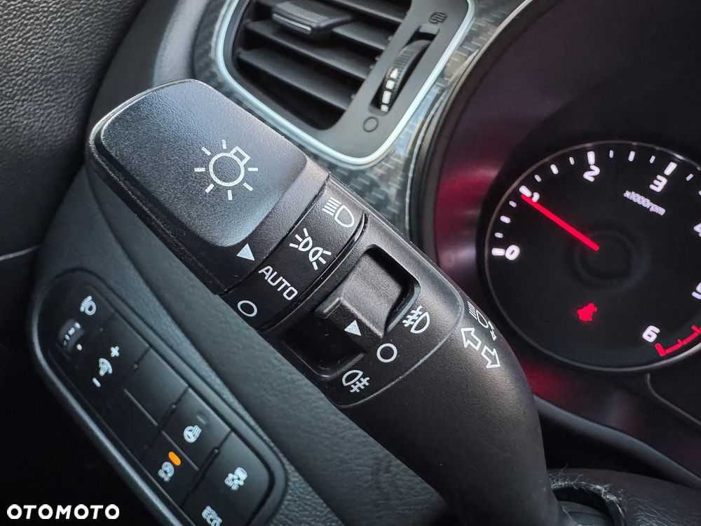 Kia Carens 1.7 CRDi 141 ISG Spirit - 23