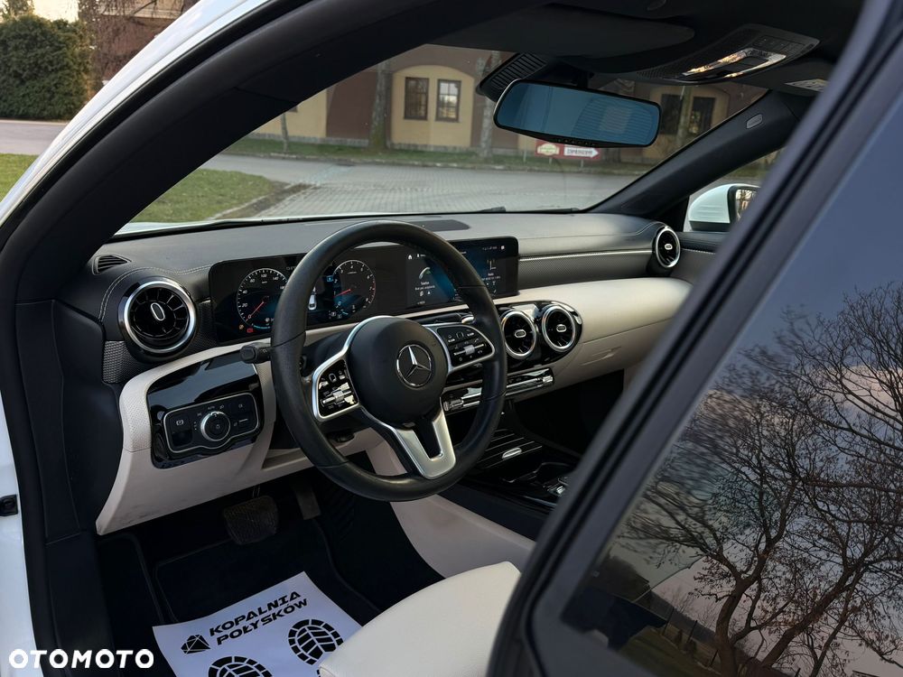 Mercedes-Benz CLA 180 Progressive 7G-DCT - 12