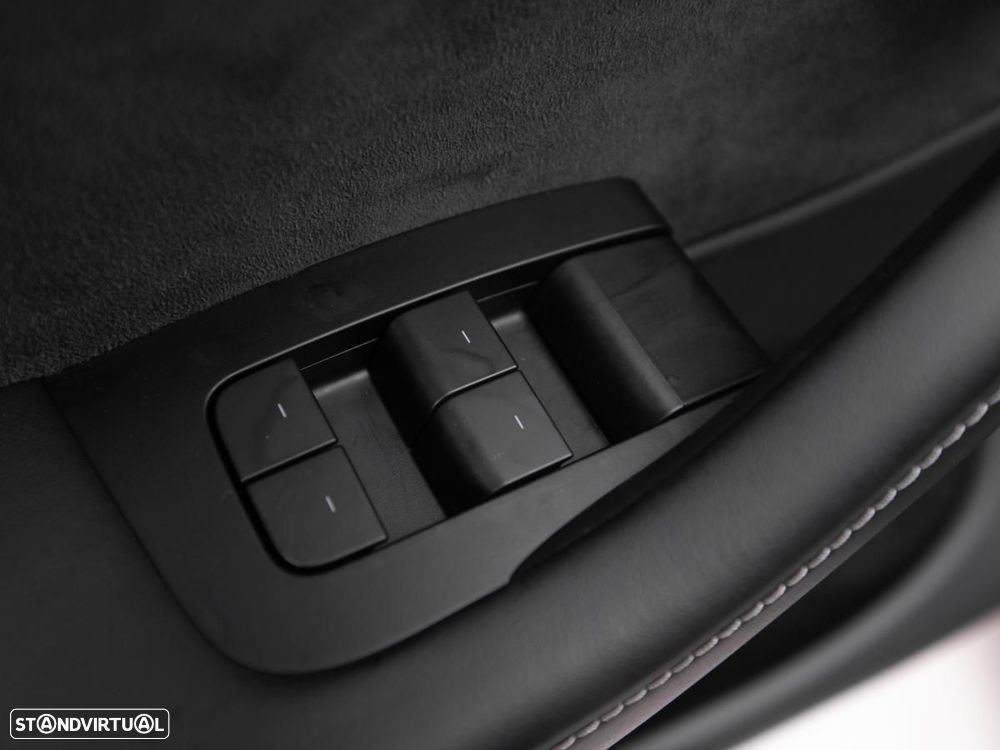 Tesla Model Y Long Range Dual Motor AWD - 17