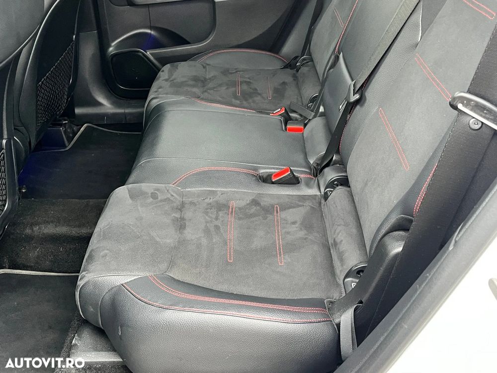 Mercedes-Benz GLB - 11
