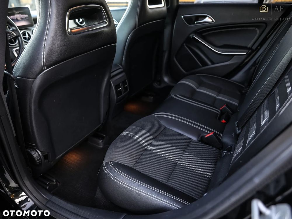 Mercedes-Benz CLA - 24