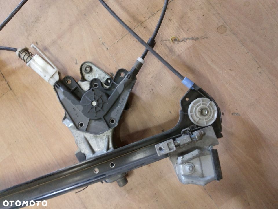 #MECHANIZM SZYBY PRAWY PRZÓD BMW E46 nr 8204180 - 2