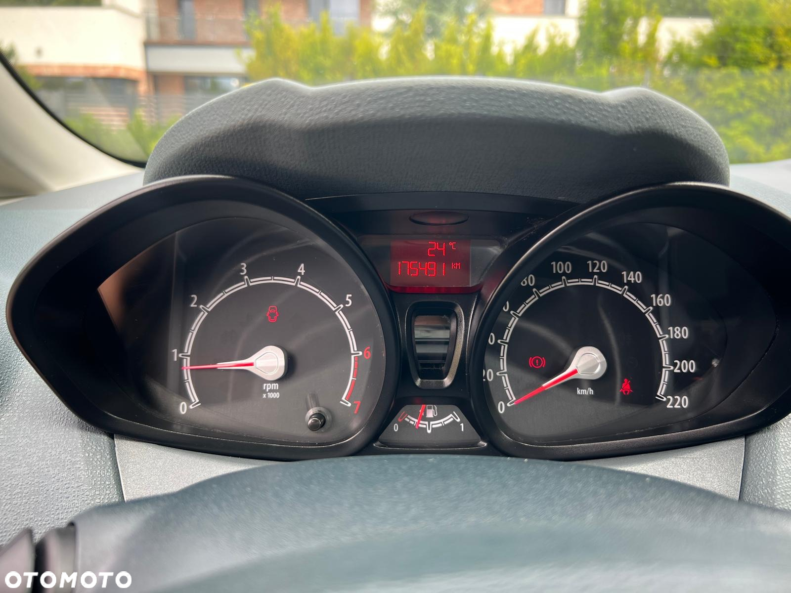Ford Fiesta 1.25 Titanium X - 14