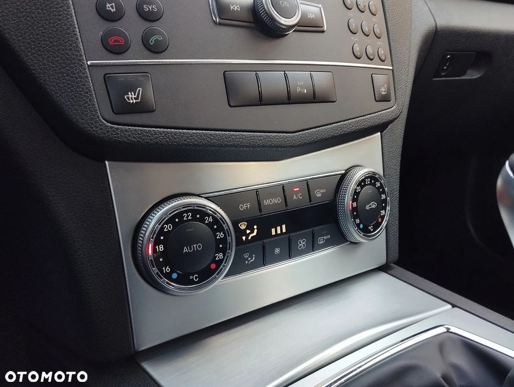 Mercedes-Benz Klasa C 180 T Kompressor BlueEFFICIENCY Avantgarde - 34