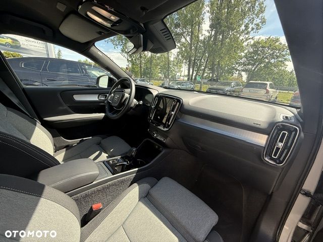 Volvo XC 40 B3 Plus Dark - 23