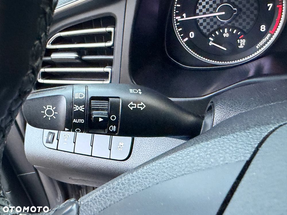 Hyundai Elantra 1.6 Comfort - 29