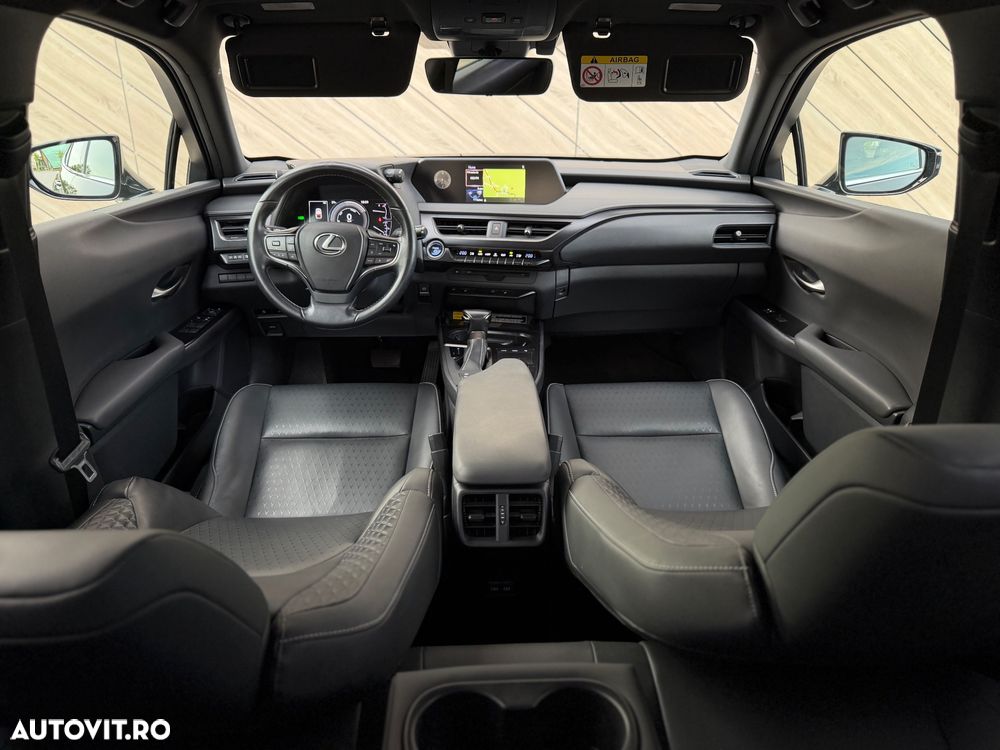 Lexus UX 250h 2.0L HEV 20H- (178 HP) 4X2 CVT Executive - 19