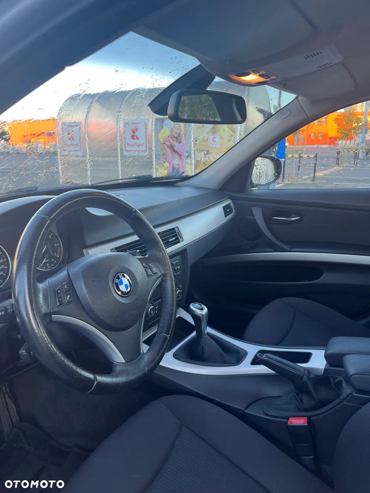 BMW Seria 3 318i - 13