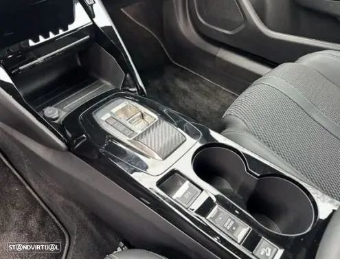 Peugeot 2008 PureTech 130 EAT8 GT - 16