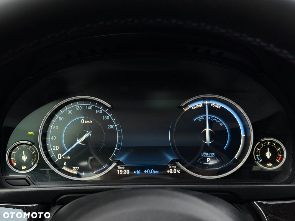 BMW Seria 5 528i xDrive - 26