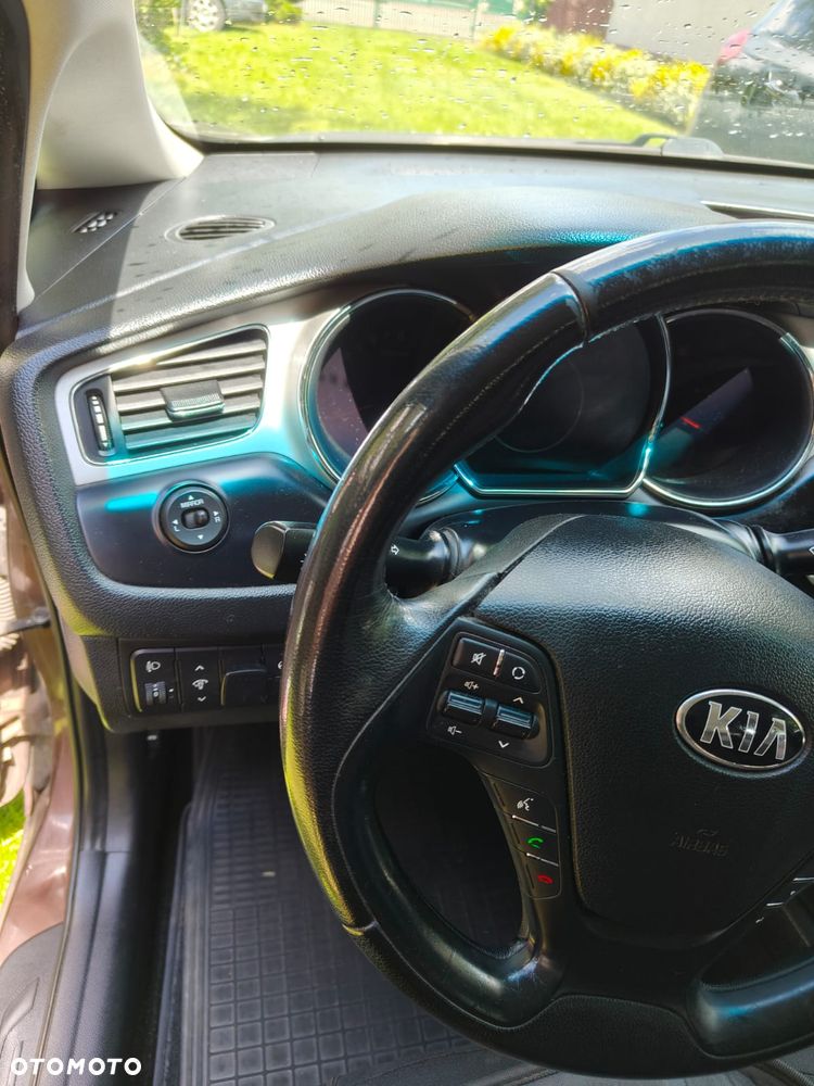 Kia Ceed - 9