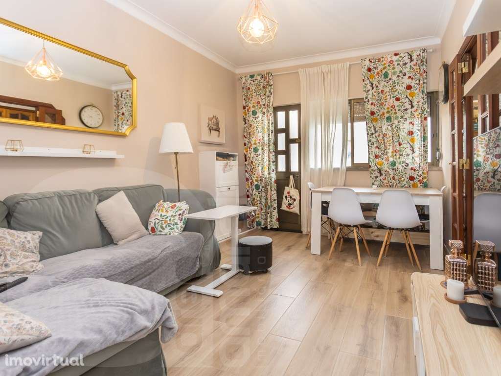 T2 Remodelado em Corroios | Vista Desafogada | A 2 Min da Estação F... - Grande imagem: 2/16