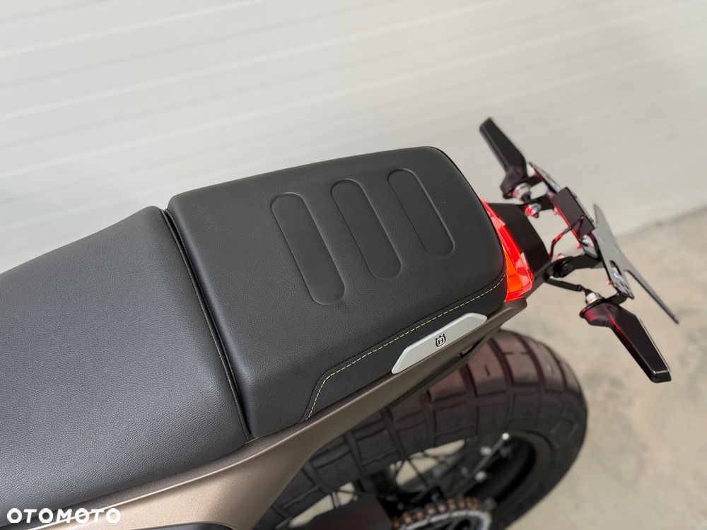 Husqvarna Svartpilen - 31