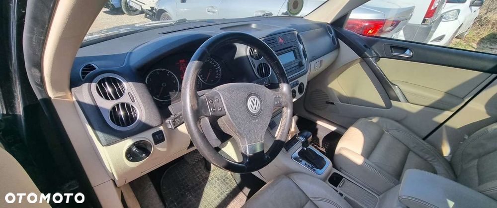 Volkswagen Tiguan - 11