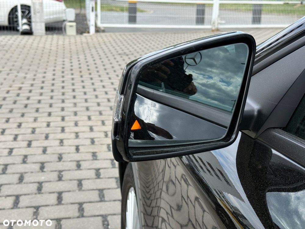 Mercedes-Benz GLA 180 7G-DCT - 12