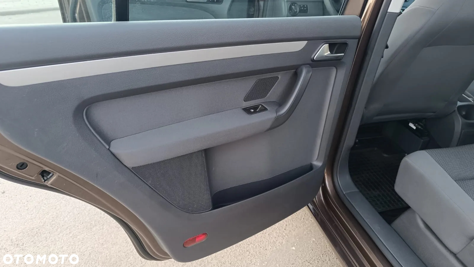 Volkswagen Touran 1.6 TDI DPF Trendline - 22