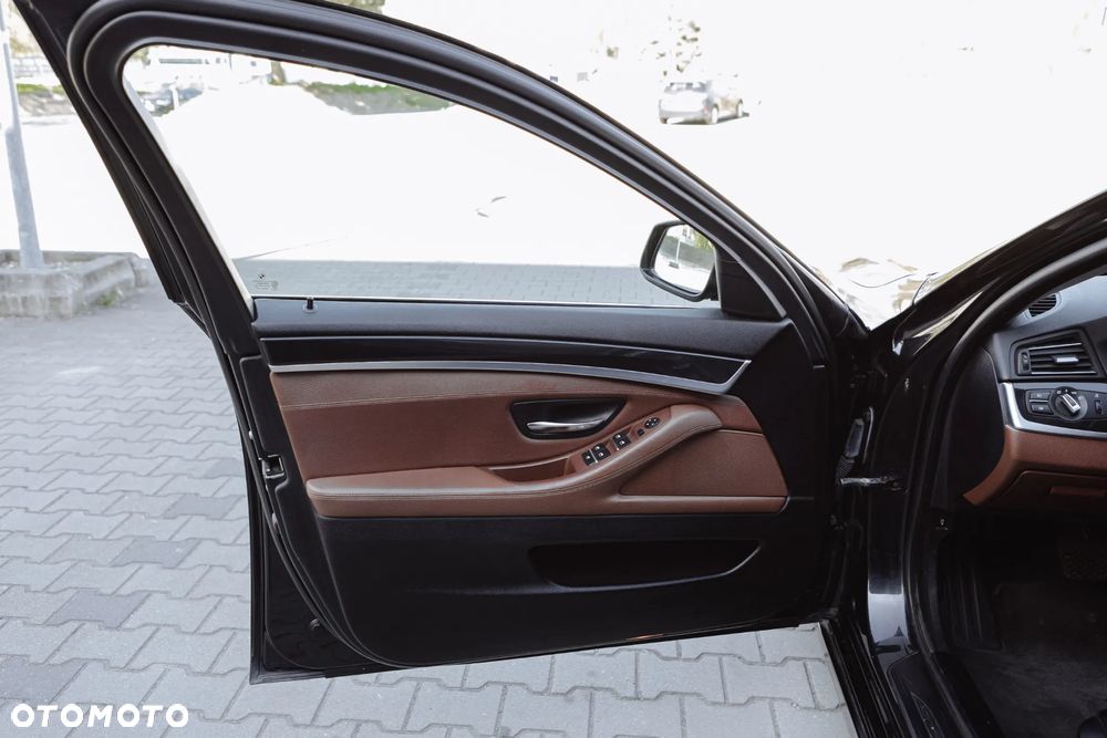 BMW Seria 5 520d - 26
