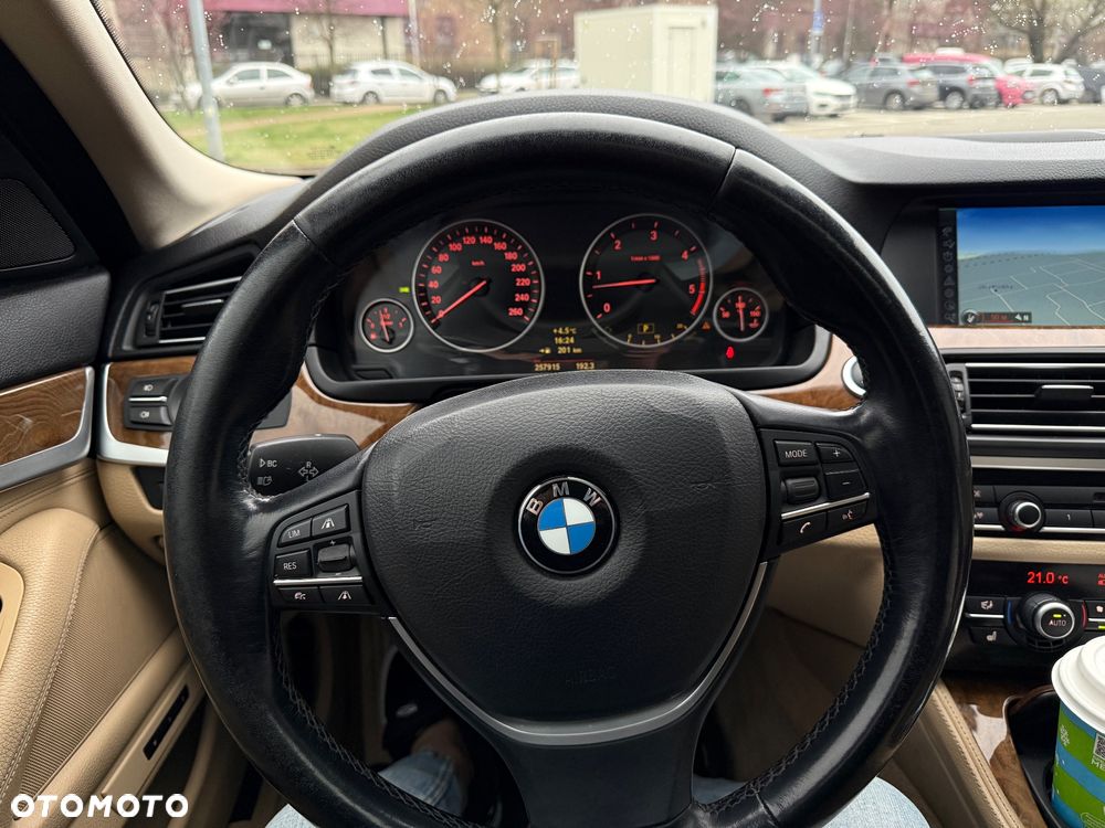 BMW Seria 5 525d Sport-Aut - 17