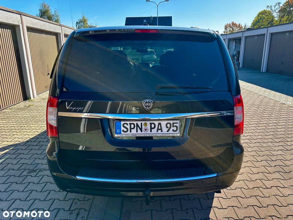 Lancia Voyager 2013 photo 3