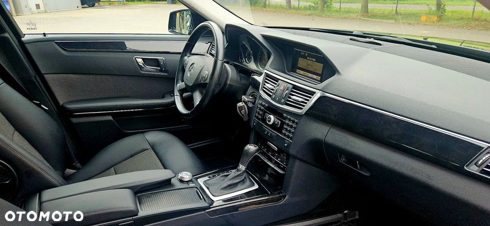 Mercedes-Benz Klasa E 200 CGI BlueEFFICIENCY 7G-TRONIC Avantgarde - 28