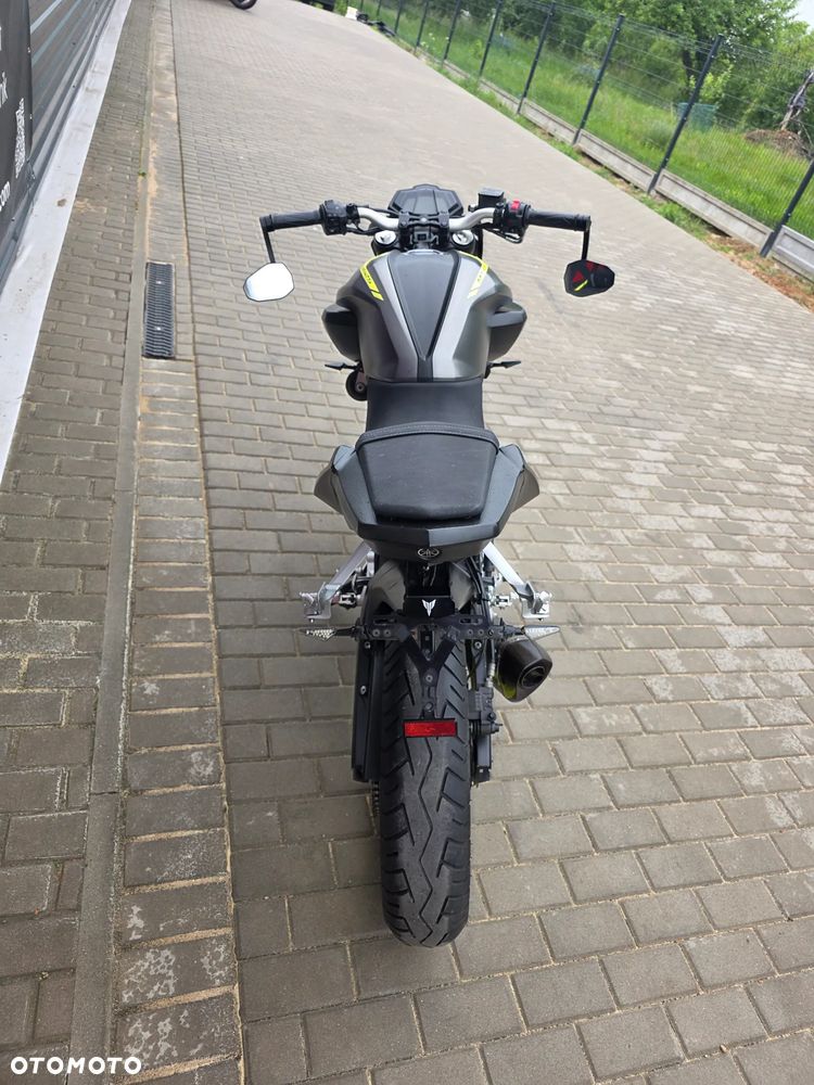 Yamaha MT - 28