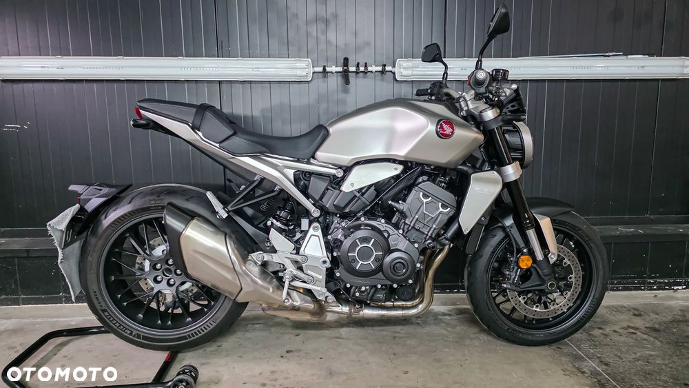 Honda CB - 12