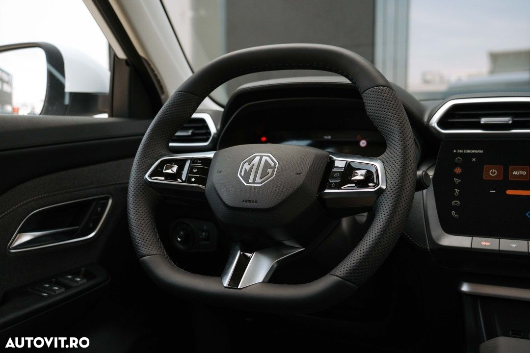 MG ZS HEV - 13