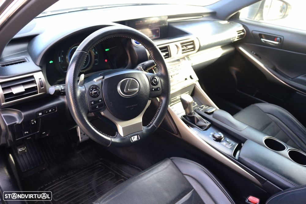 Lexus IS 300H F Sport - 27