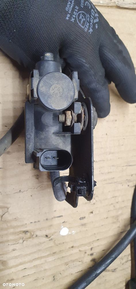 Zawór podciśnienia zaworek Audi A4 B6 1.9 TDI 8E0906628C - 3