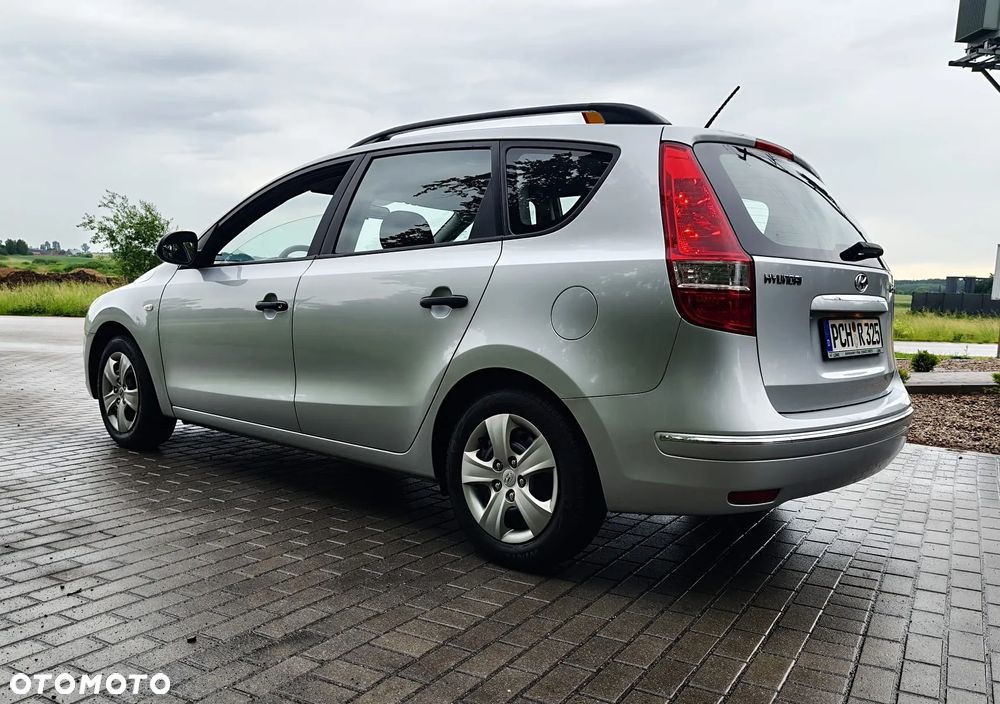 Hyundai i30 1.4 Base + - 9