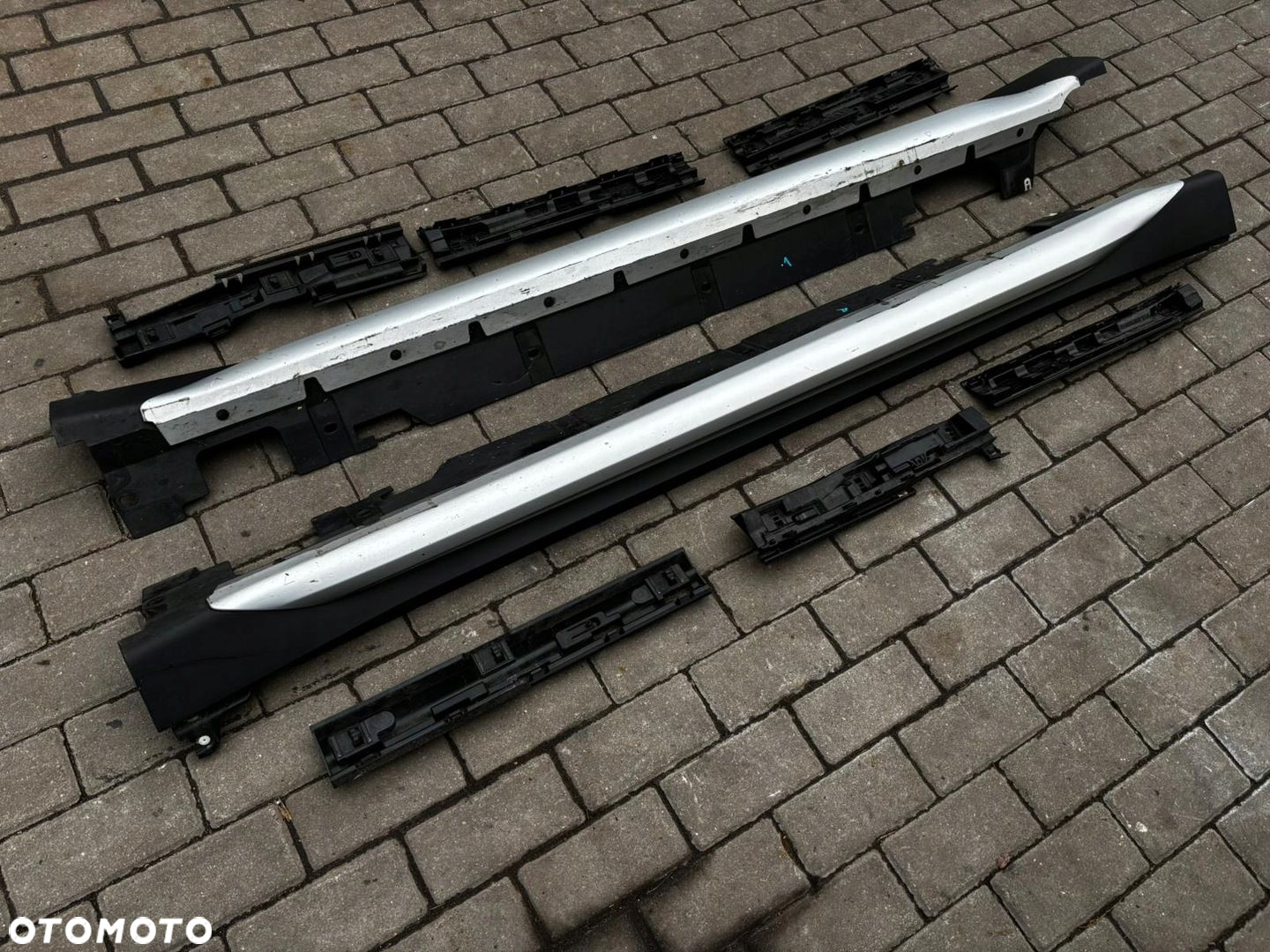 BMW X1 F48 LISTWA PROGOWA PRAWA KOMPLETNA - 2