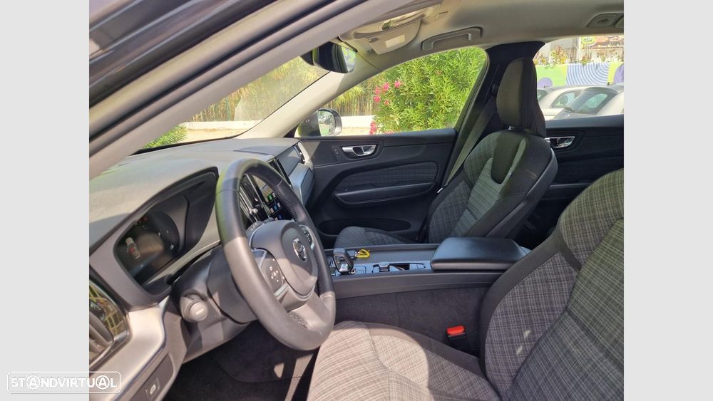 Volvo XC 60 2.0 B4 Momentum Plus - 8