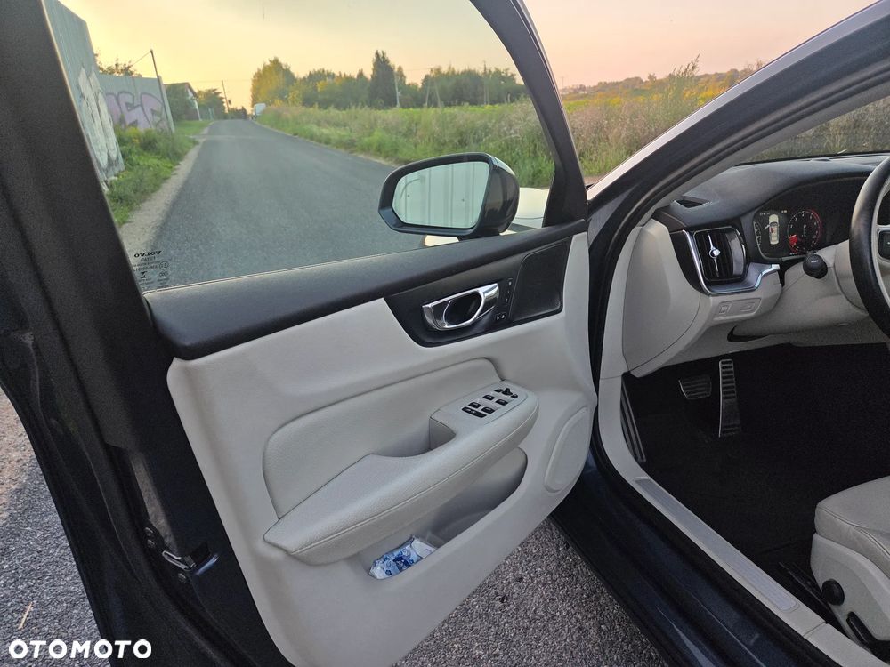 Volvo S60 T6 AWD R-Design - 10