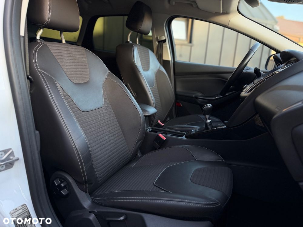 Ford Focus 1.0 EcoBoost STart-Stopp-System TITANIUM - 36