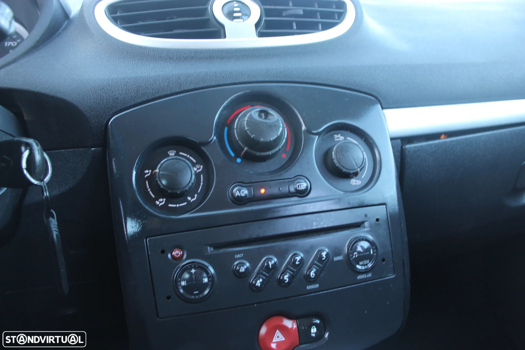 Renault Clio 1.2 16V Dynamique S - 8