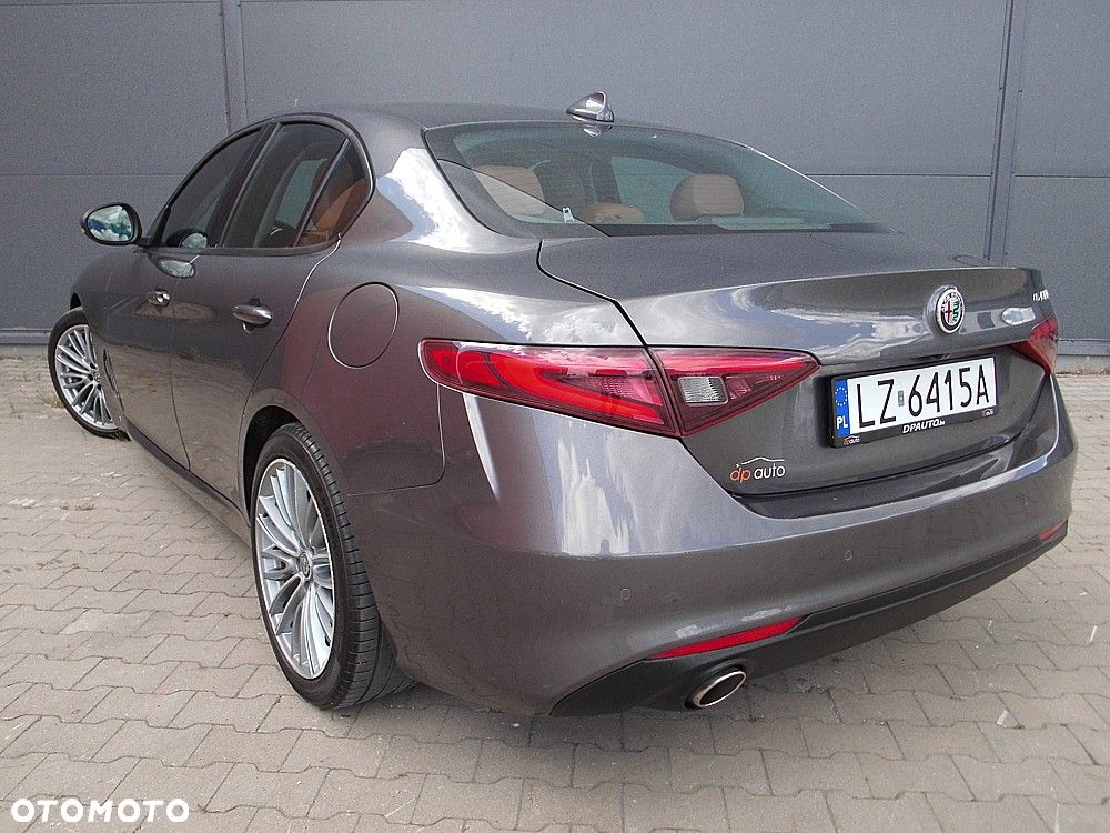 Alfa Romeo Giulia 2.2 AT8 Business - 15
