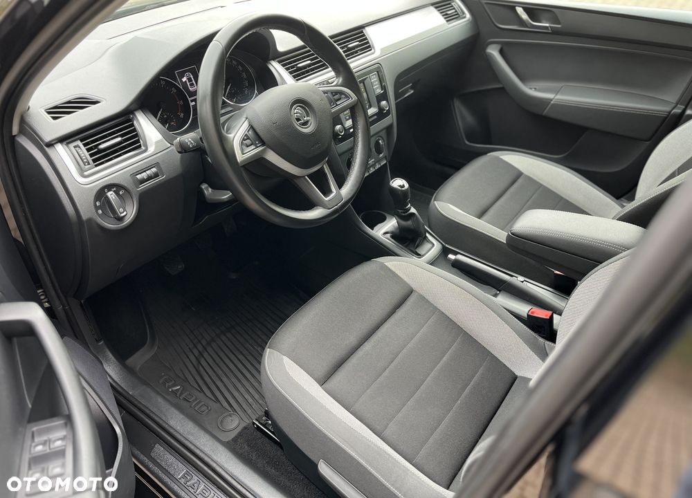 Skoda RAPID 1.2 TSI Ambition - 19