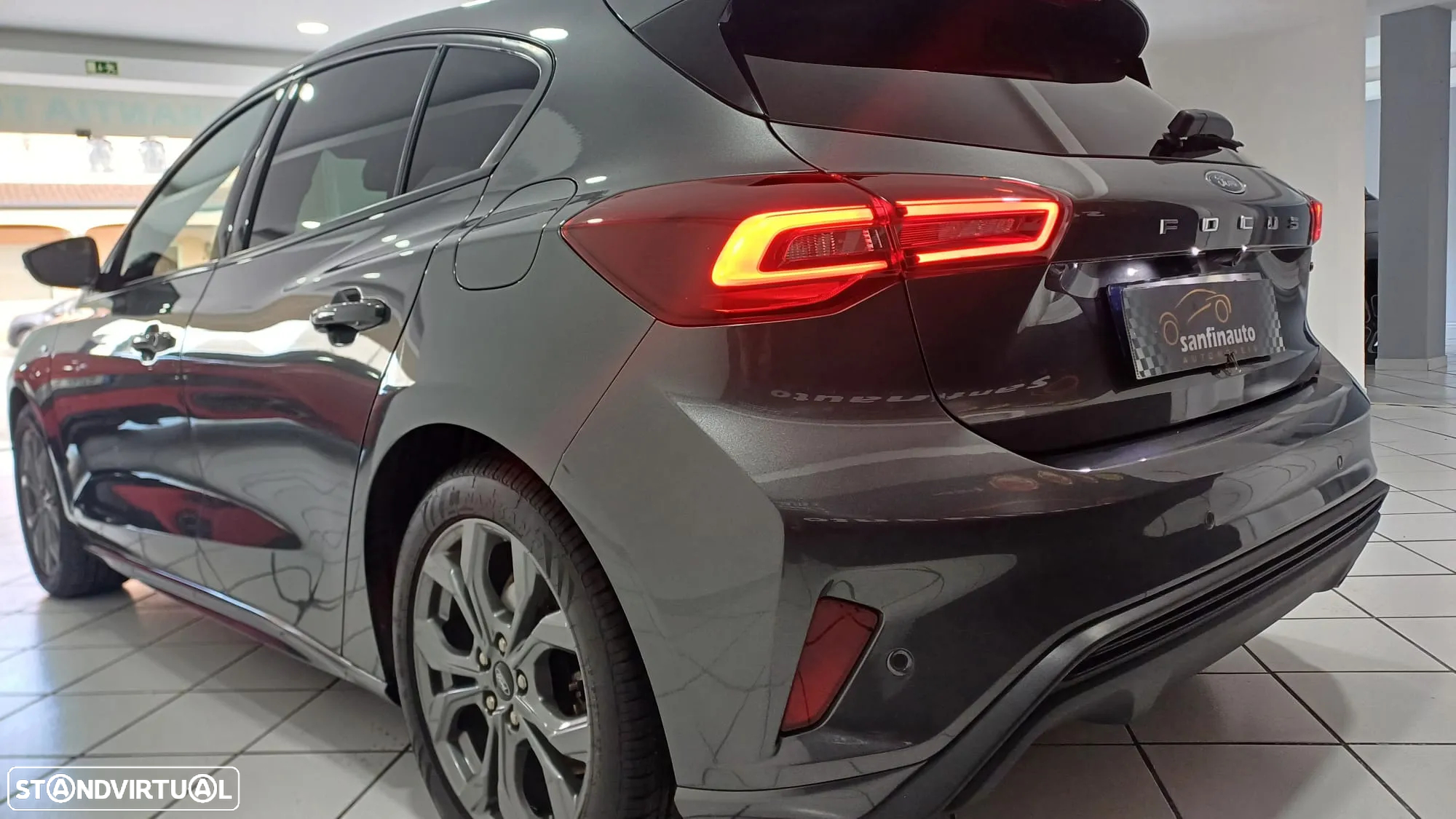 Ford Focus 1.0 EcoBoost Hybrid ST-LINE - 4