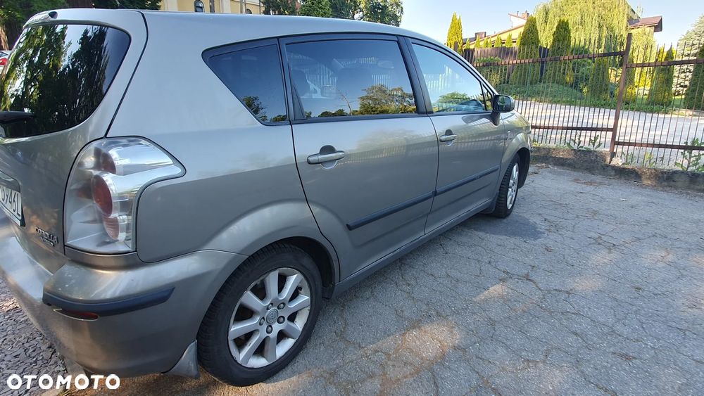 Toyota Corolla Verso - 2