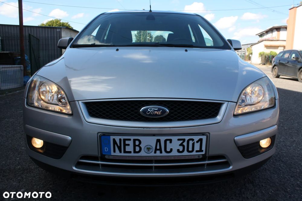 Ford Focus 1.6 16V Ghia - 6