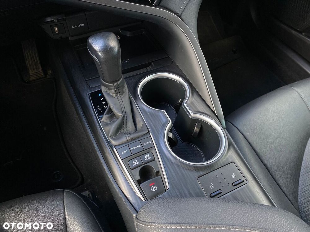 Toyota Camry 2.5 Hybrid Executive CVT - 19