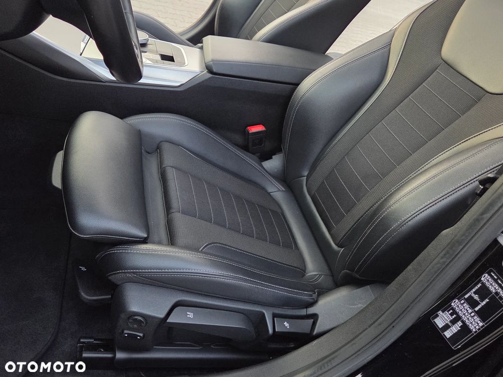 BMW Seria 3 320d Luxury Line sport - 31