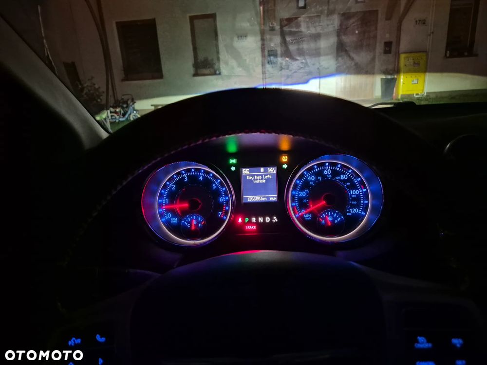 Chrysler Town & Country - 17