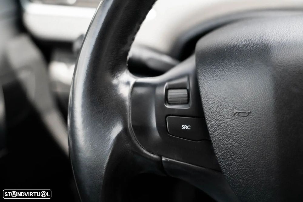 Peugeot 2008 1.2 VTi Allure - 26