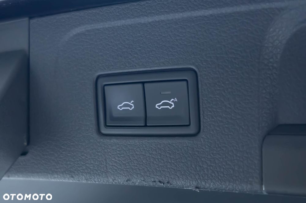 Volkswagen Passat Variant 2.0 TSI Business DSG - 36