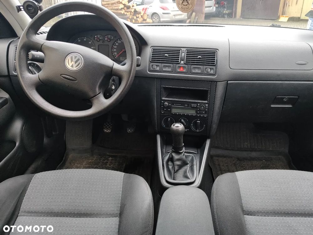 Volkswagen Golf 1.6 Comfortline - 17